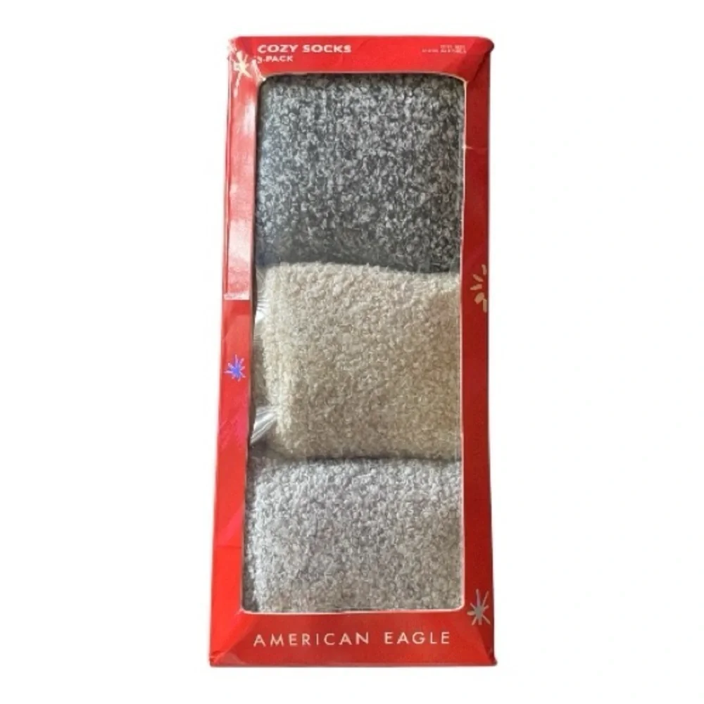 NWT-AMERICAN EAGLE-THREE PACK OF PLUSH SOCKS